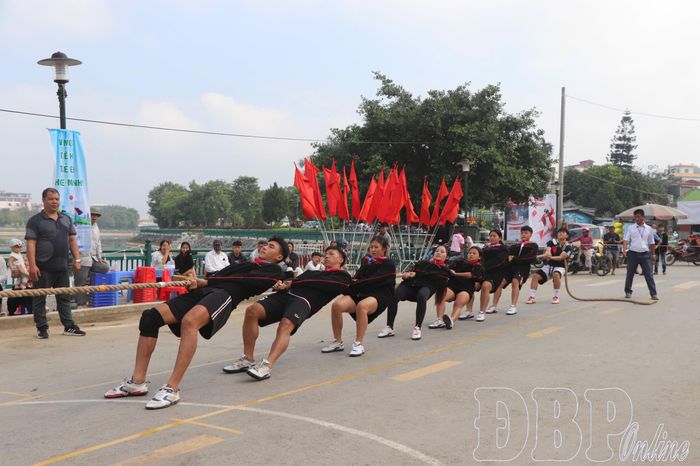 Đội kéo co đoàn Điện Biên tham gia thi đấu.
