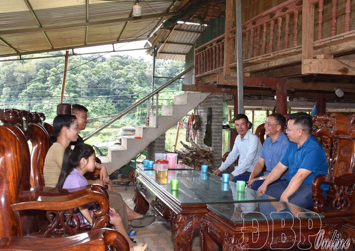 Lãnh đạo xã Nà Tấu thường xuyên gặp gỡ, lắng nghe tâm tư, nguyện của người dân trên địa bàn.