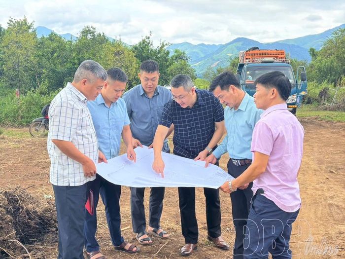 Cấp ủy, chính quyền xã Núa Ngam đồng hành cùng doanh nghiệp, thu hút nhiều dự án ứng dụng công nghệ cao trong sản xuất.