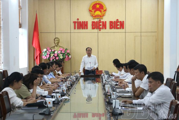 Các đại biểu tham dự cuộc họp.
