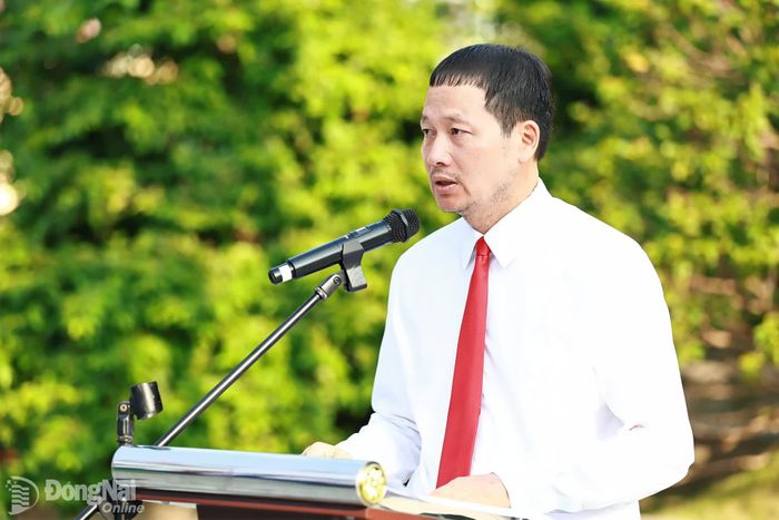 Đồng chí Vũ Hồng Văn, Ủy viên Trung ương Đảng, Bí thư Thành ủy, Trưởng đoàn Đại biểu Quốc hội thành phố phát biểu tại buổi lễ chào cờ đầu tuần. Ảnh: Công Nghĩa