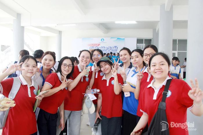 Hội viên, sinh viên hào hứng tham gia Hành trình Sinh viên 5 tốt thành phố Đồng Nai năm 2026. Ảnh: Nga Sơn