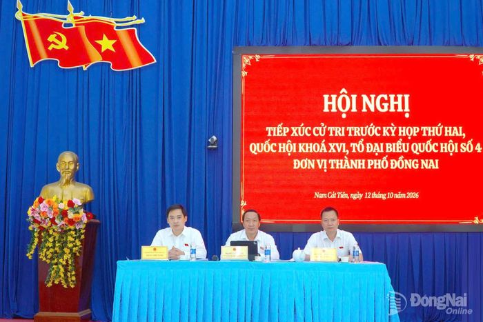 Tổ đại biểu Quốc hội đơn vị số 4 tiếp xúc cử tri tại xã Nam Cát Tiên. Ảnh: An Nhơn