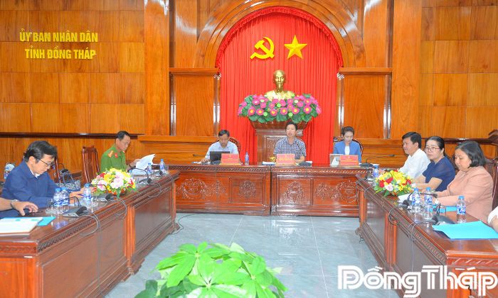 Sau khi kết thúc trực tuyến, đồng chí Huỳnh Minh Tuấn, Tỉnh ủy viên, Phó Chủ tịch UBND tỉnh tiếp tục điều hành thảo luận tại điểm cầu tỉnh Đồng Tháp.