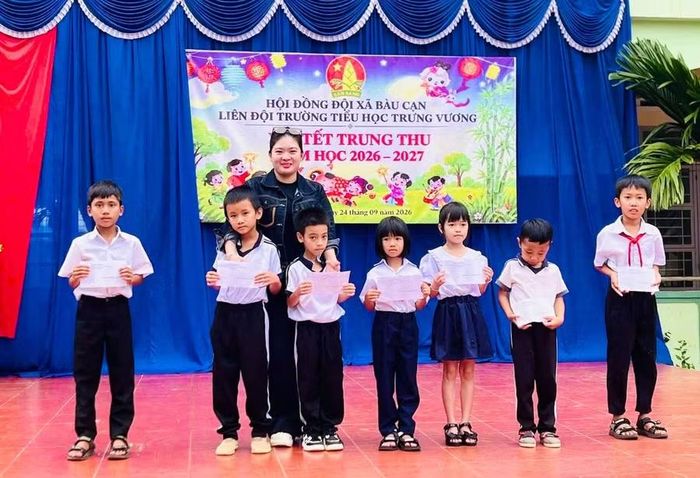  Xã Bàu Cạn có 30% học sinh là người dân tộc thiểu số, đòi hỏi cán bộ phụ trách giáo dục phối hợp chặt chẽ với các nhà trường trong công tác hỗ trợ học sinh. Ảnh: T.D 