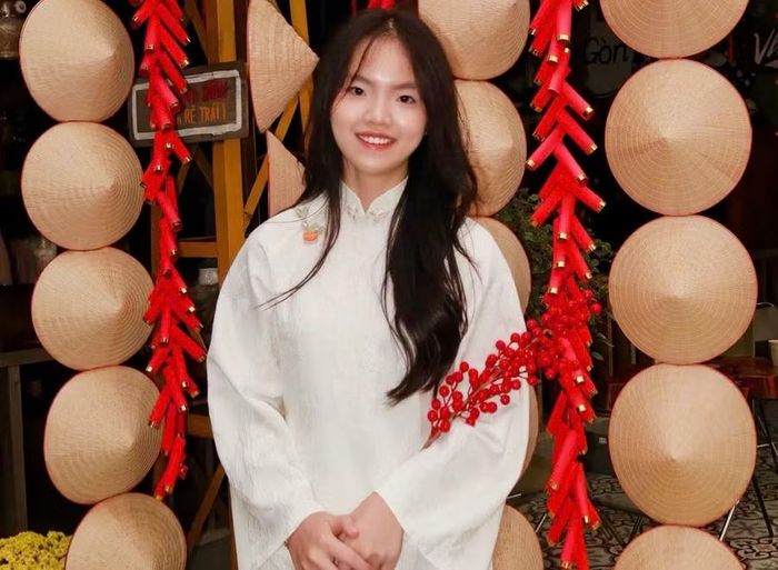  Em Trương Phạm Bảo Khánh (lớp 12A3, Trường THPT Chi Lăng) đạt giải nhất môn Hóa học. Ảnh: NVCC 
