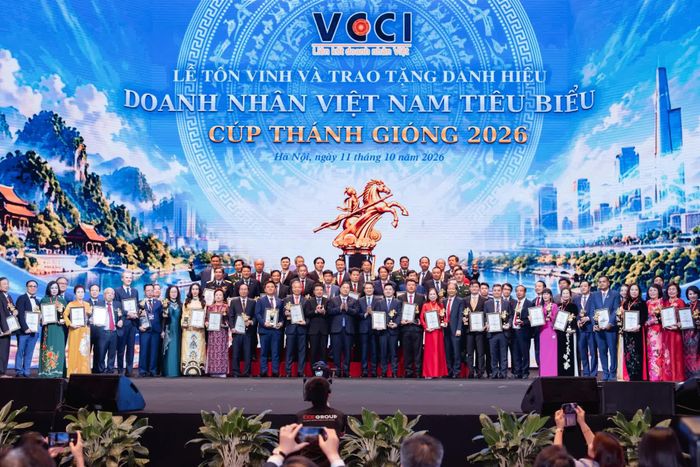 Bà Trịnh Thị Hồng Vân là một trong 100 doanh nhân tiêu biểu toàn quốc được tôn vinh.