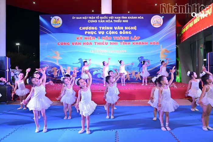 Tiết mục biểu diễn của các học viên ballet.