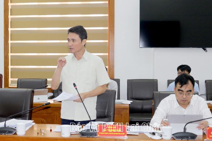 Đồng chí Hà Trọng Hải - Ủy viên Ban Thường vụ Tỉnh ủy, Phó Chủ tịch UBND tỉnh phát biểu tại phiên họp.