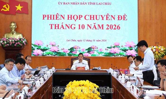 Quang cảnh phiên họp.