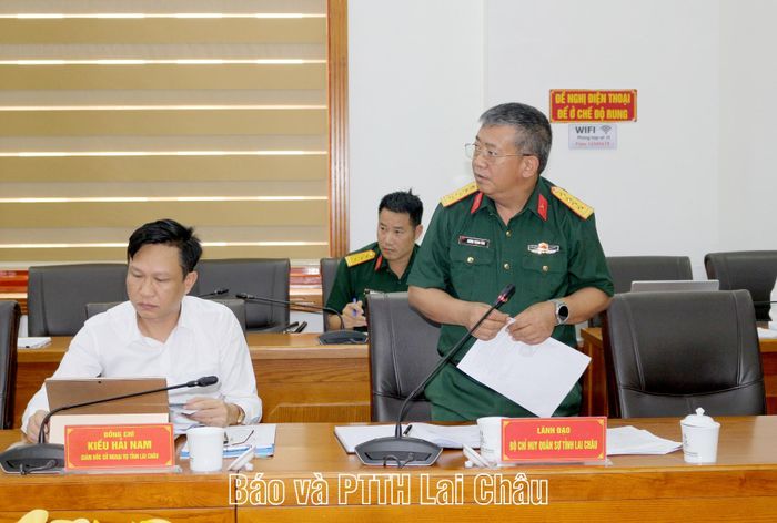 Các đại biểu phát biểu ý kiến tại phiên họp.