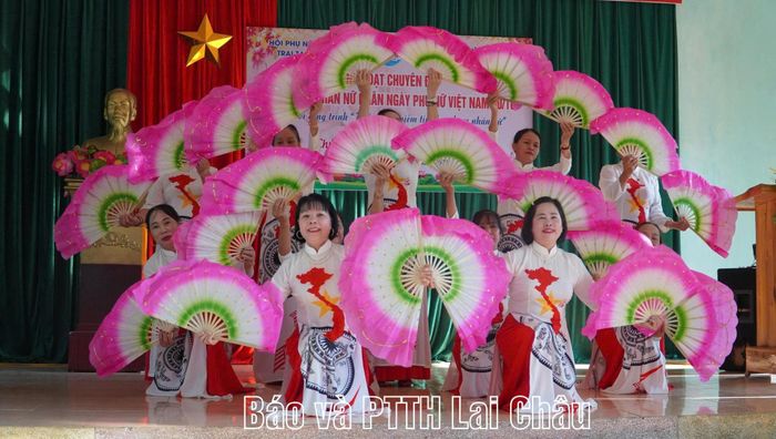 Văn nghệ tại chương trình.