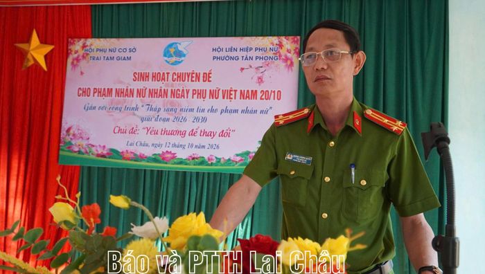 Thượng tá Hoàng Cương Quyết - Phó giám thị Trại Tạm giam phát biểu tại chương trình.