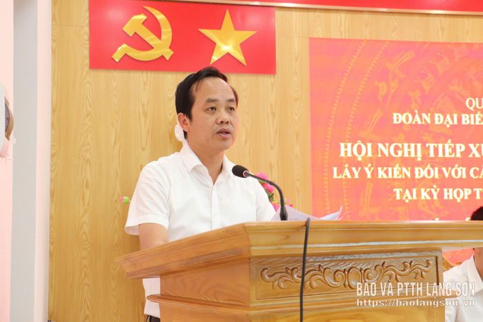 Lãnh đạo Sở Công Thương báo cáo tóm tắt tình hình triển khai thực hiện các luật thuộc lĩnh vực công thương