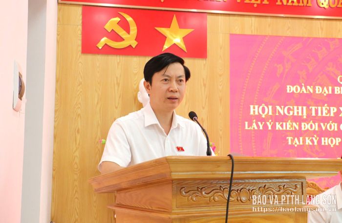 Đồng chí Nguyễn Hoàng Tùng, Ủy viên Ban Thường vụ Tỉnh ủy, Phó Chủ tịch Thường trực Ủy ban MTTQ Việt Nam tỉnh thông tin làm rõ một số vấn đề cử tri quan tâm