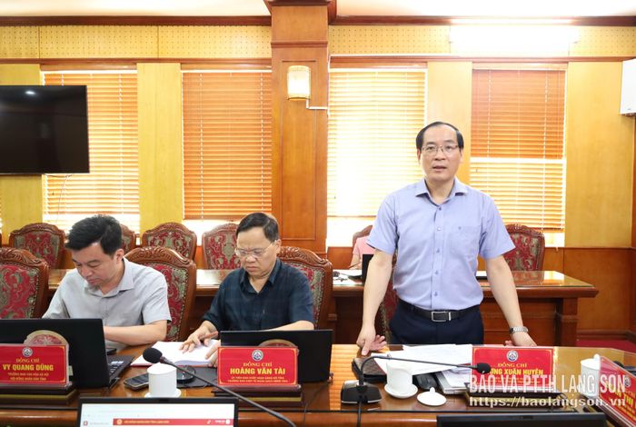 Đồng chí Dương Xuân Huyên, Ủy viên Ban Thường vụ Tỉnh ủy, Phó Chủ tịch Thường trực HĐND tỉnh phát biểu tại buổi làm việc