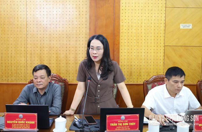 Lãnh đạo Ban Dân tộc HĐND tỉnh báo cáo kết quả thực hiện nhiệm vụ