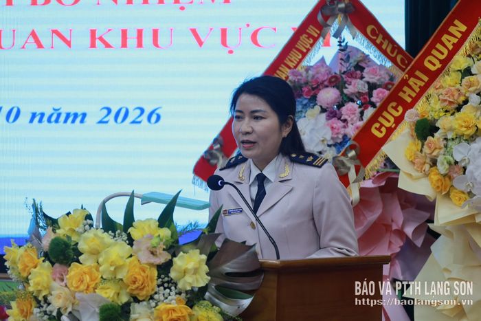 Đồng chí Nguyễn Thị Minh Hằng, Phó Chi cục trưởng Chi cục Hải quan khu vực VI phát biểu nhận nhiệm vụ tại hội nghị