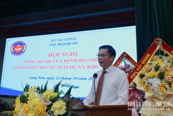 Đồng chí Đinh Hữu Học, Ủy viên Ban Thường vụ Tỉnh ủy, Phó Chủ tịch Thường trực UBND tỉnh phát biểu tại hội nghị