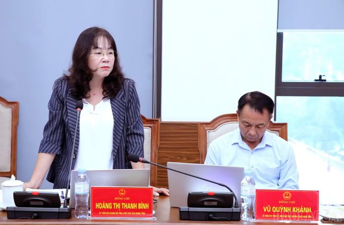 Các đồng chí Phó Chủ tịch HĐND tỉnh thảo luận về công tác chuẩn bị Kỳ họp thứ 6.