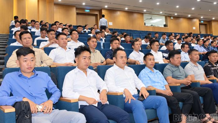 Các đại biểu dự hội nghị.