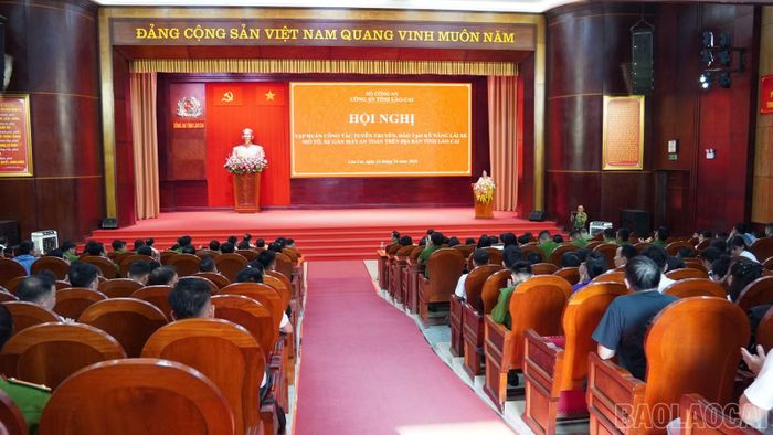 Quang cảnh hội nghị tập huấn tại hội trường Công an tỉnh Lào Cai.