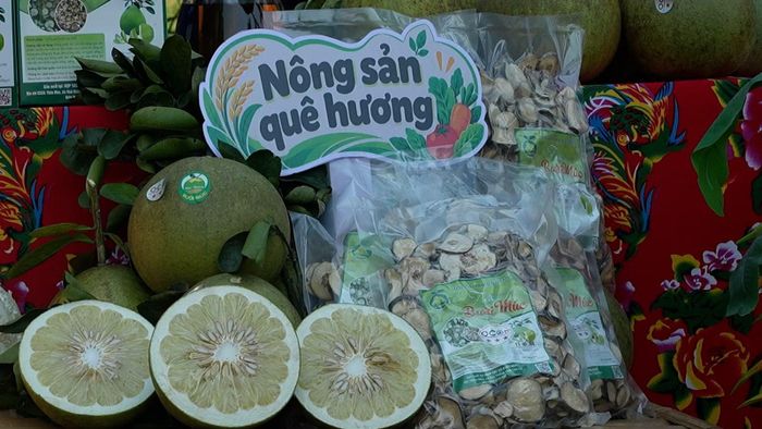 Các sản phẩm được quảng bá tại buổi livestream.