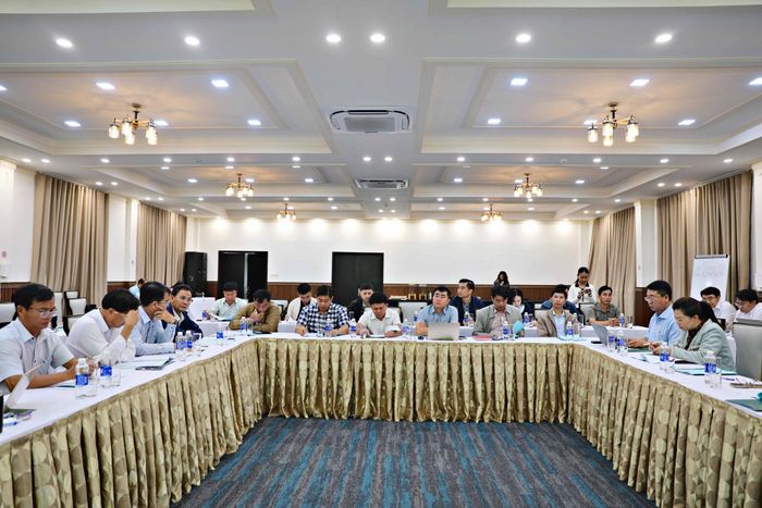 Các đại biểu tham dự buổi tọa đàm sáng 12/10