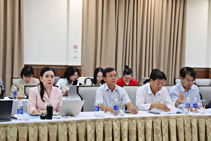 Các đại biểu tham dự buổi tọa đàm