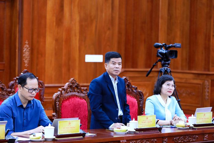 PGS.TS. Võ Hữu Phước, Học viện Chính trị khu vực II trao đổi một số ý kiến tại buổi làm việc