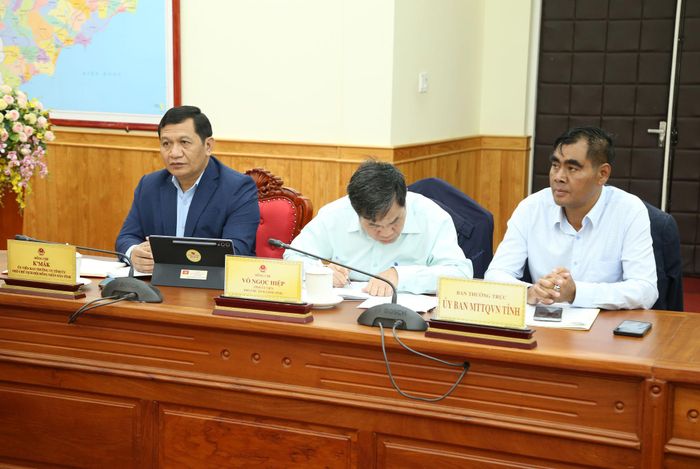 Các đại biểu tham dự cuộc họp