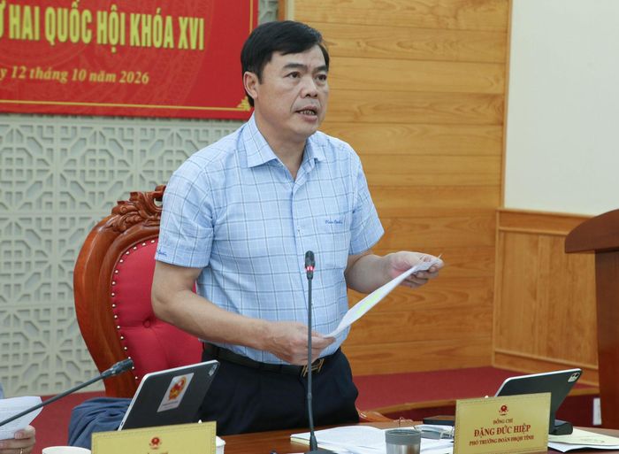Đồng chí Đặng Đức Hiệp, Ủy viên Ban Thường vụ Tỉnh ủy, Phó Trưởng đoàn chuyên trách Đoàn ĐBQH tỉnh điều hành cuộc họp