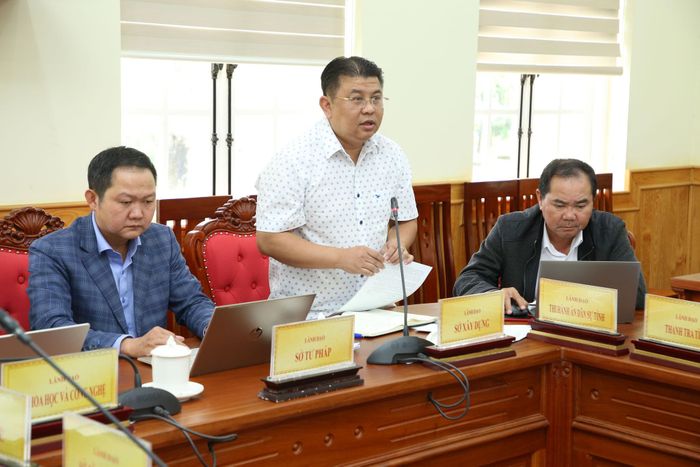 Đồng chí Hồ Ngọc Phong Hải, Phó Giám đốc Sở Xây dựng góp ý vào dự án Luật Nhà ở