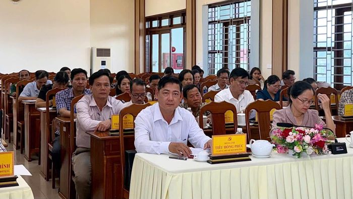 Đồng chí Tiêu Hồng Phúc, Ủy viên Ban Thường vụ Tỉnh ủy, Phó Chủ tịch HĐND tỉnh tham dự hội nghị