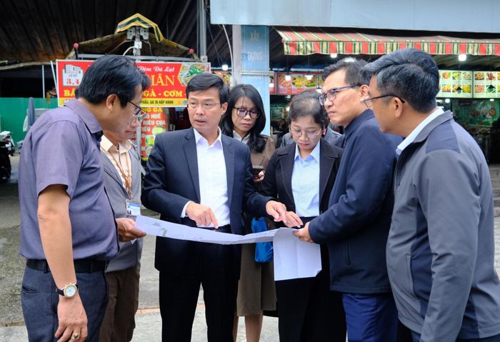 Phó Chủ tịch UBND tỉnh Đinh Văn Tuấn chỉ đạo tại buổi khảo sát