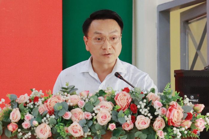 Đại biểu Hoàng Anh Tuấn, Phó Bí thư Thường trực Đảng ủy xã Hiệp Thạnh (Lâm Đồng) thông tin đến cử tri về tình hình phát triển kinh tế - xã hội của tỉnh trong 9 tháng năm 2026
