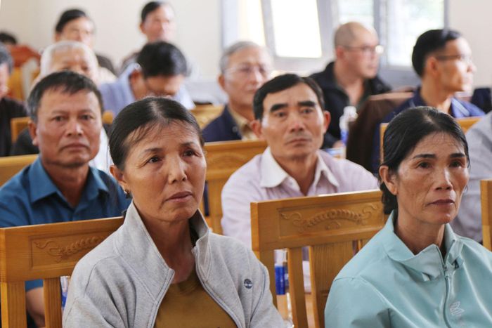 Đông đảo cử tri xã Hiệp Thạnh tham dự buổi tiếp xúc cử tri với đại biểu HĐND tỉnh