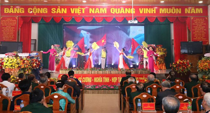 Văn nghệ chào mừng đại hội
