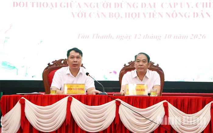 Các đồng chí chủ trì hội nghị.