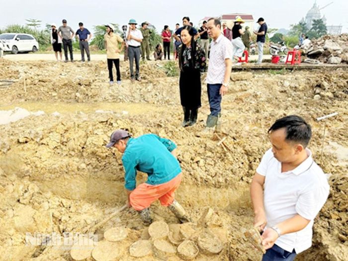 Lãnh đạo và cán bộ Sở Văn hóa và Thể thao có mặt chỉ đạo tại hiện trường.