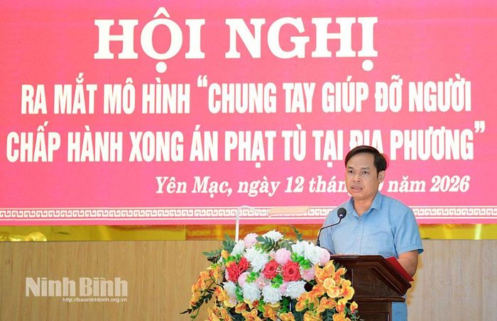 Lãnh đạo UBND xã Yên Mạc phát biểu tại lễ ra mắt.