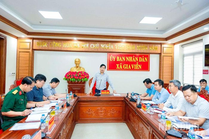 Hội đồng GPMB xã Gia Viễn họp triển khai Phương án cưỡng chế thu hồi đất đối với các hộ gia đình, cá nhân không chấp hành các quyết định thu hồi đất và kiên quyết không bàn giao mặt bằng. Ảnh: Ngọc Linh