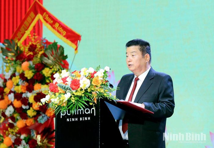 Ông Nguyễn Xuân Thành, Chủ tịch Hiệp hội Doanh nghiệp tỉnh, Chủ tịch Hội đồng quản trị Tập đoàn kinh tế Xuân Thành phát biểu tại buổi gặp mặt.