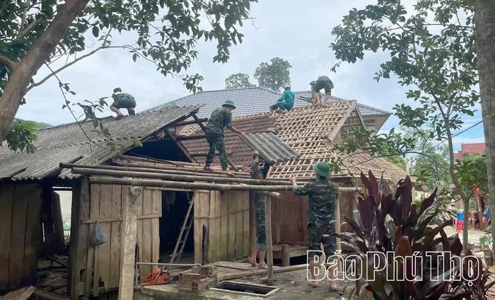Các lực lượng hỗ trợ, di dời nhà cửa, tài sản có giá trị đến nơi an toàn.