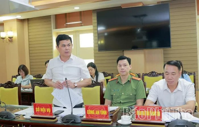 Giám đốc Sở Nội vụ Trần Việt Cường làm rõ một số nội dung thuộc thẩm quyền.