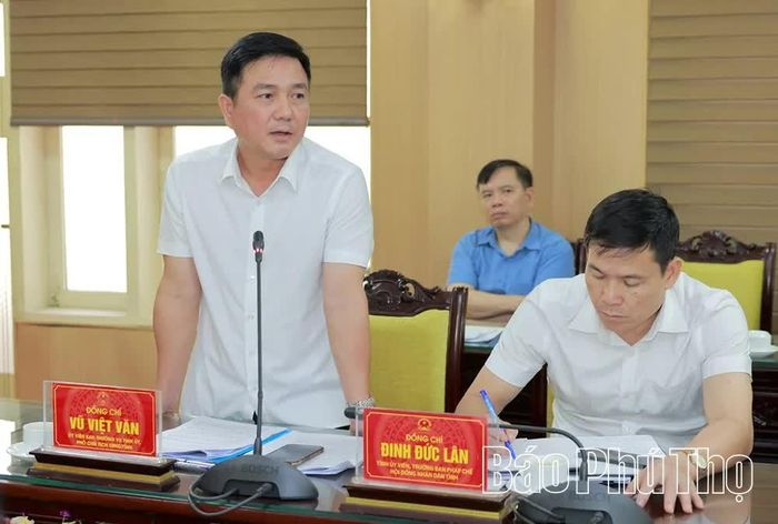 Phó Chủ tịch UBND tỉnh Vũ Việt Văn phát biểu tại hội nghị.