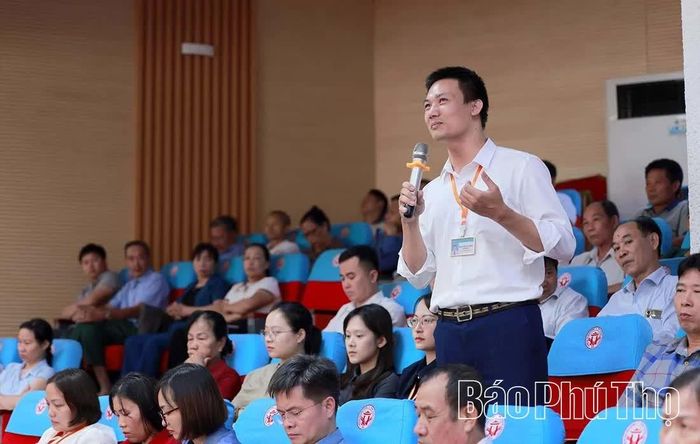 Cử tri Trường Đại học Hùng Vương nêu các ý kiến, kiến nghị.