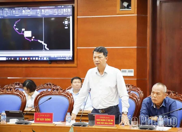 Lãnh đạo các sở, ban, ngành liên quan trao đổi làm rõ các khó khăn, vướng mắc cần tháo gỡ.