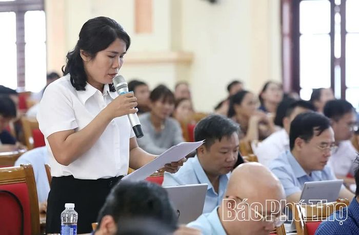 Cử tri các xã bày tỏ tâm tư, nguyện vọng tại hội nghị.