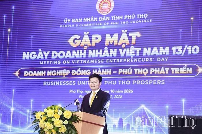 Chủ tịch Liên đoàn Doanh nghiệp tỉnh Phú Thọ Nguyễn Văn Hùng phát biểu tại hội nghị.